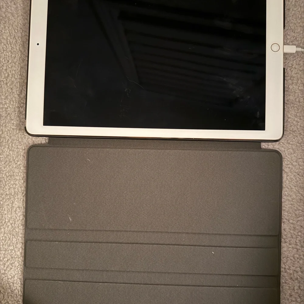 Apple Tablet - White Frame